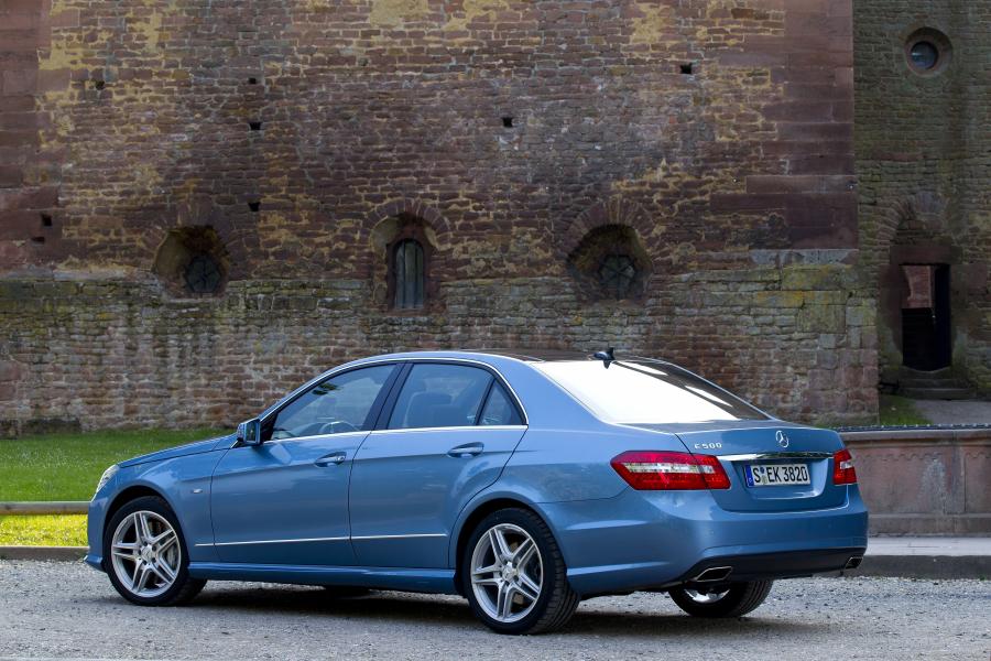  Mercedes-Benz E500 BlueEFFICIENCY 2011 года  (фото 10 из 17)